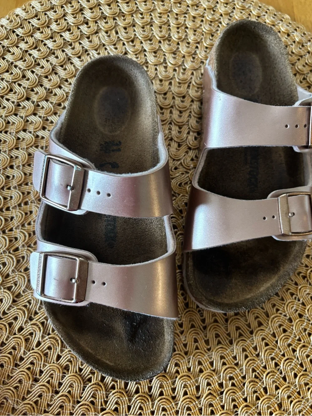 Birkenstock Arizona Girls Rose Gold Metallic Sandals Size 31 Little Kid